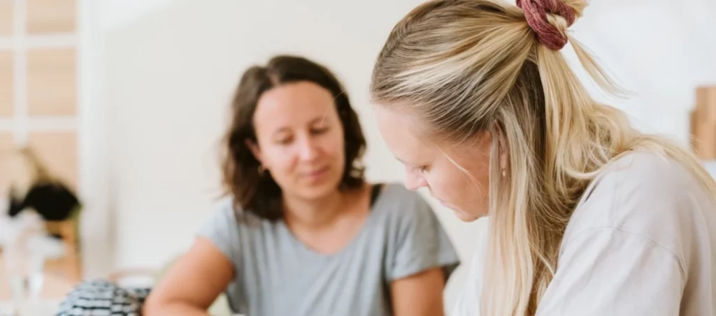 Berufsbild Health Coach - Zwei Frauen im Beratungssetting