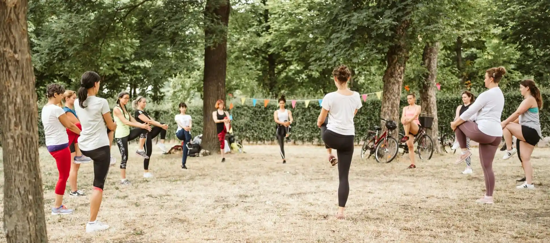Frauengruppe macht bewegung um zu Brennen ohne auszubrennen