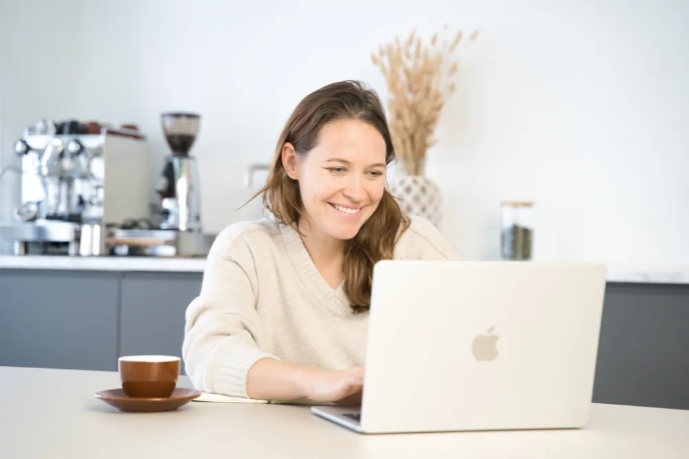 Theresa Haas beim Online Coaching - Health Coach Ausbildung