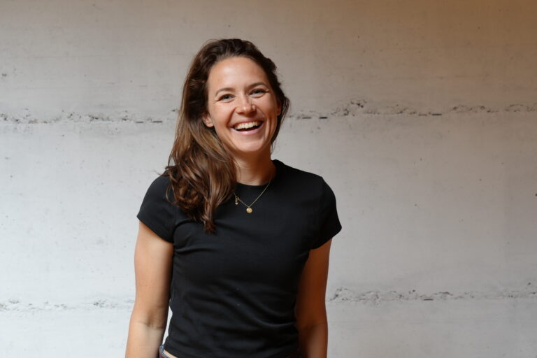 Theresa Haas Presse Portrait lachend Querformat Copyright Malwin Haas